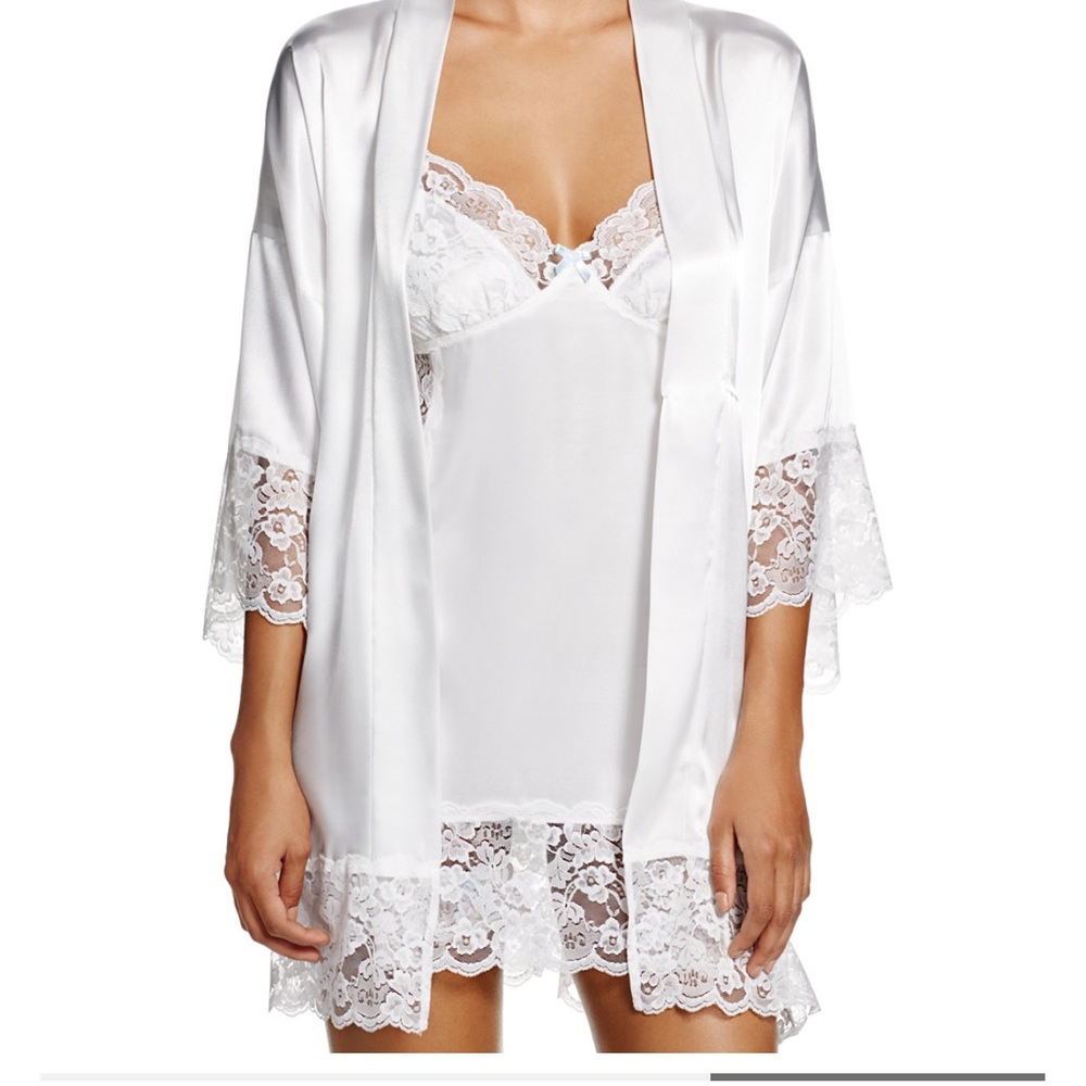 The Bride Wrap Robe - Picture 3 of 10